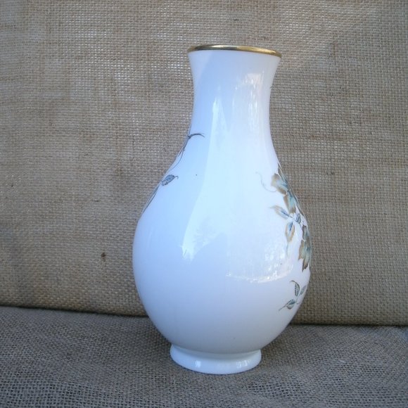 Vintage Kaiser Floral Design Porcelain Vase - Picture 5 of 16